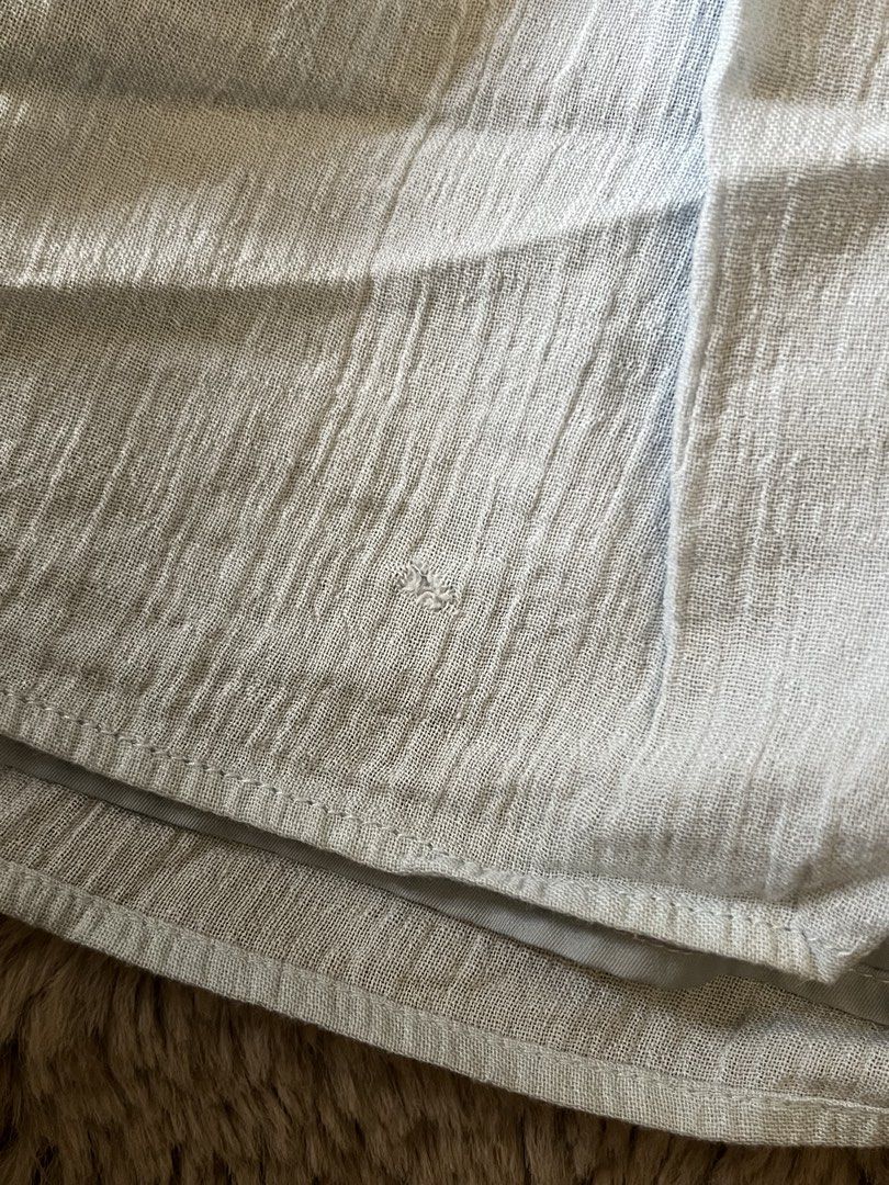 UNIQLO Blue Flowy Skorts (Category: Skirts) located in Manila. Submitted by cigeur_ (Listing ID 1457469235, Image 3). Description: Lp posted With minor unnoticeable flaw, see last pic.