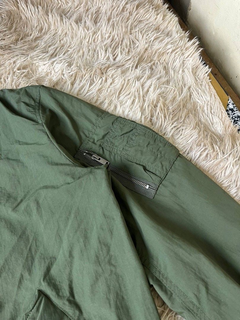 Uniqlo Bomber Jacket (XL) (Category: Coats, Jackets and Outerwear) located in Baguio. Submitted by labelleferroniere (Listing ID 1457494177, Image 3). Description: Like New Condition / No Issues Dimes in the photos.