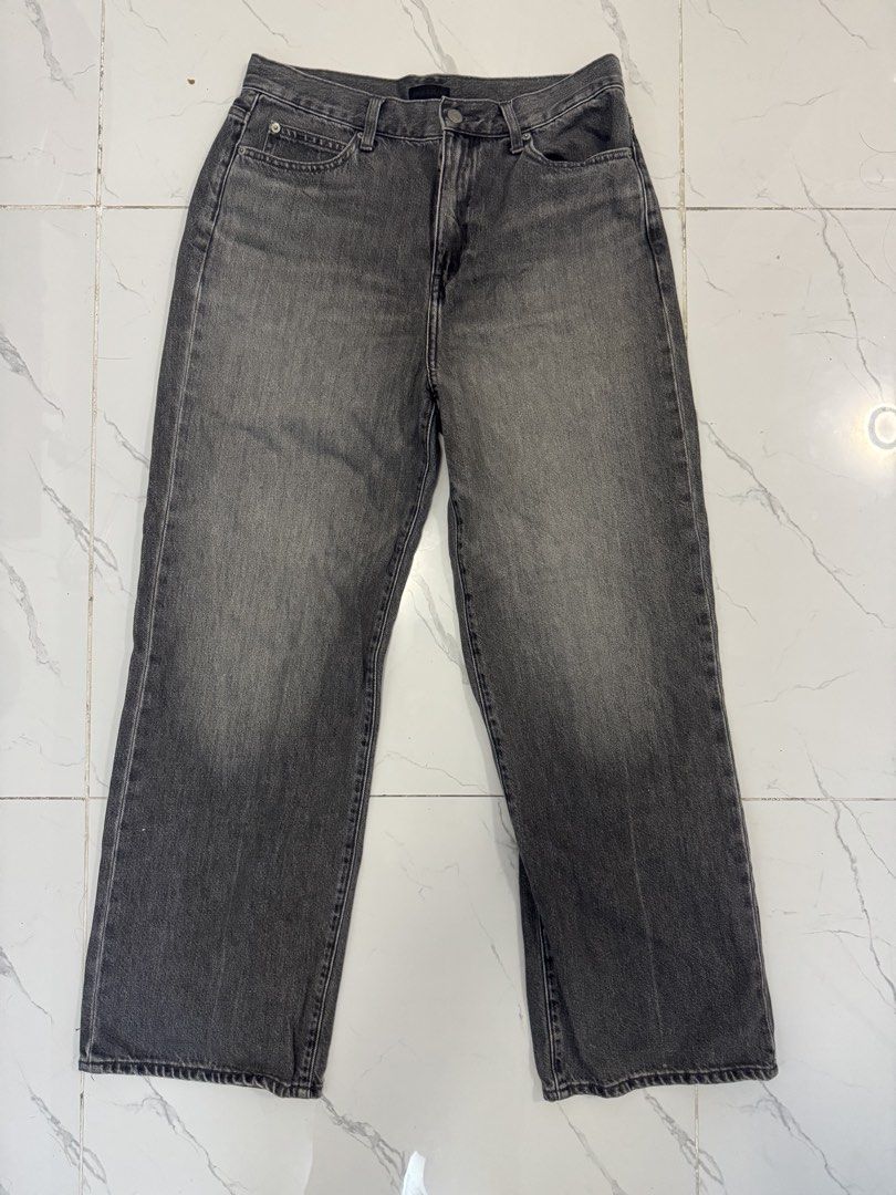 UNIQLO Grey Denim Jeans (Category: Jeans) located in Tanza. Submitted by d_sweats09 (Listing ID 1457373224, Image 1). Description: !!ALL DETAILS LISTED BELOW!! Uniqlo Gray Denim Jeans Price: 899+ SF (NEGO) * Good as new (No issues) * Size on tag 27 (68.5cm) waist * Waist: 31” * Inseam: 12.5” * Leg opening: 29” * Rise: 9.5” * Gray WASHED & READY TO WEAR Actual photos posted ||| Actual color may vary due to lighting. DM for faster transaction PAYME
