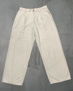 (Category: ) located in . Submitted by uniqssentials.co (Listing ID 1457346255, Image 1). Description: .