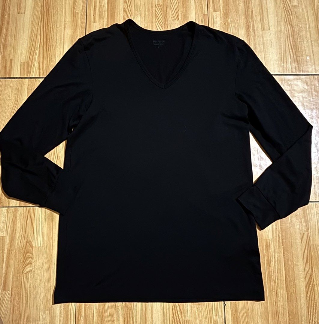 Uniqlo men's Heattech longsleeves (Category: Activewear) located in Binan City. Submitted by rdgerevilla (Listing ID 1457384604, Image 1). Description: Uniqlo men's Heattech longsleeves ₱300 Small on tag Lightly used No issue Location: Binan.