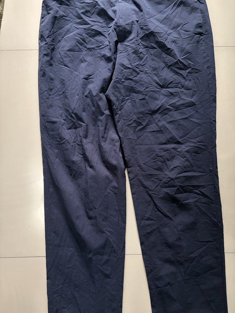 UNIQLO PANTS (Category: Trousers) located in Angeles City. Submitted by luigids (Listing ID 1457353754, Image 1). Description: SIZE LARGE OR XL ISSUE: CUT TAG AND NO DRAWSTRING WIDTH: 33 Above Length: 42.