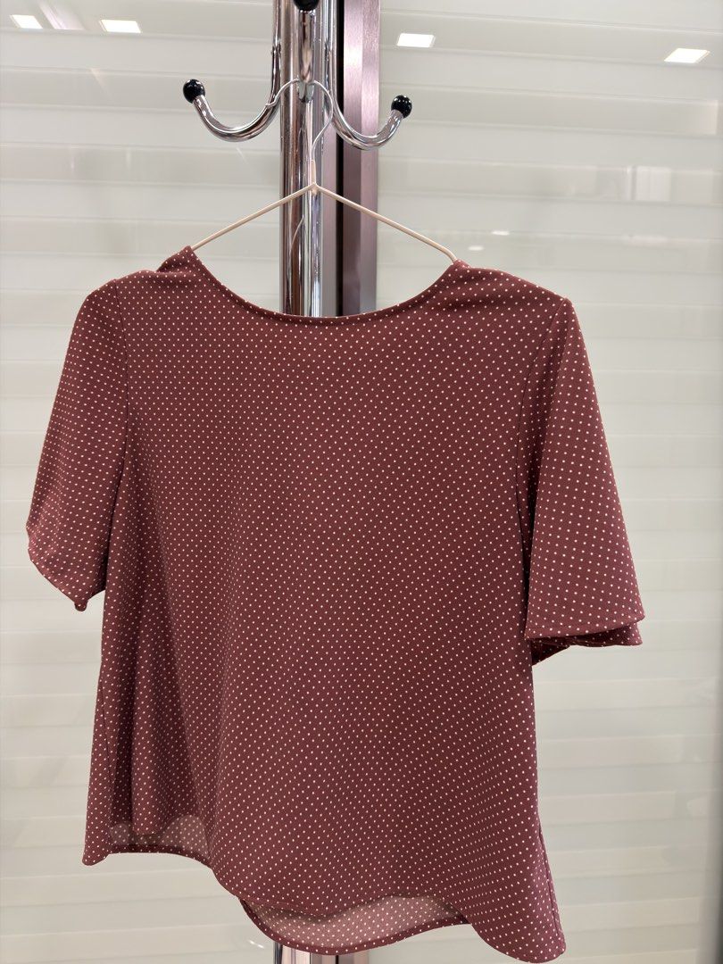 Uniqlo Polka Dots Top (Category: Blouses) located in Manila. Submitted by act92 (Listing ID 1457361986, Image 1). Description: .