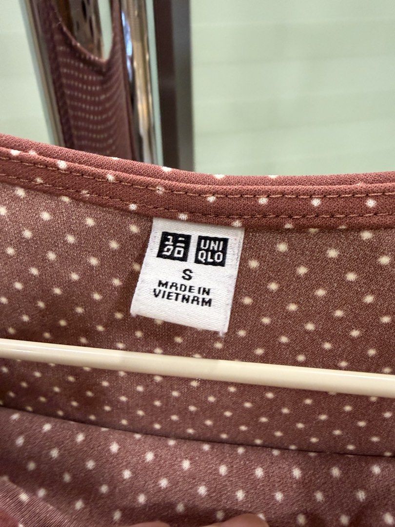 Uniqlo Polka Dots Top (Category: Blouses) located in Manila. Submitted by act92 (Listing ID 1457361986, Image 2). Description: .