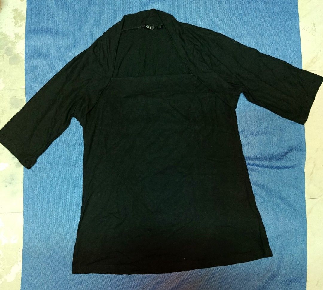 VGI Black Square Neck 3/4 Sleeve Top Size M (Category: Blouses) located in Manila. Submitted by fritzellin1807 (Listing ID 1457370310, Image 1). Description: - Brand: VGI - Color: Black - Neckline: Square - Sleeves: 3/4 length - Fabric: Soft and drapes nicely - Style: Great for layering, casual or dressy occasions - Measurements: Approximately 17 inches across the chest.