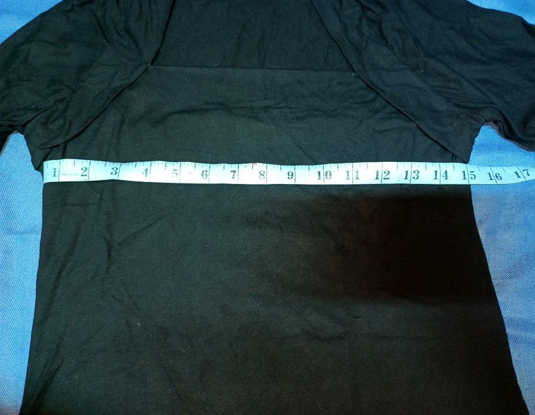 VGI Black Square Neck 3/4 Sleeve Top Size M (Category: Blouses) located in Manila. Submitted by fritzellin1807 (Listing ID 1457370310, Image 3). Description: - Brand: VGI - Color: Black - Neckline: Square - Sleeves: 3/4 length - Fabric: Soft and drapes nicely - Style: Great for layering, casual or dressy occasions - Measurements: Approximately 17 inches across the chest.