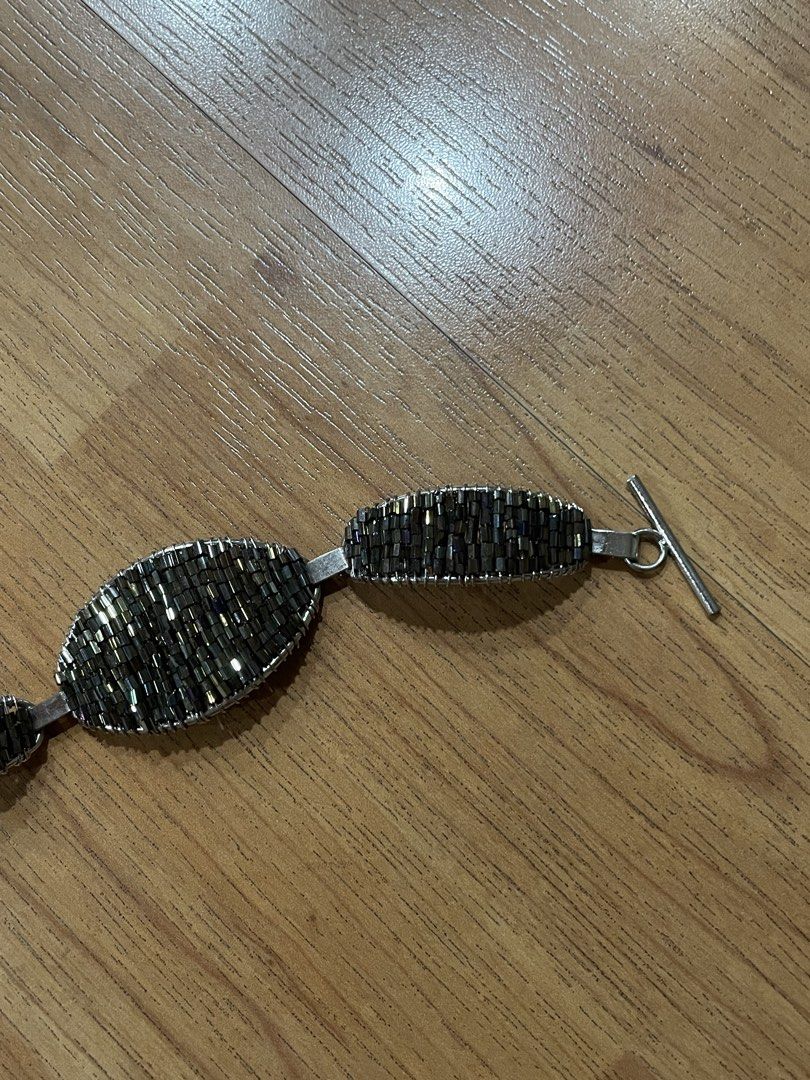 Vintage Black & Silver Glass Bugle Bead Oval Link Toggle Bracelet (Category: Bracelets) located in Quezon City. Submitted by snooop (Listing ID 1457463127, Image 3). Description: RFS: declutterring 〰️ cute & dainty european summer or classy bracelet 〰️ high quality and vintage Y2K bohemian chic look! perfect as a statement piece 〰️ no flaws.