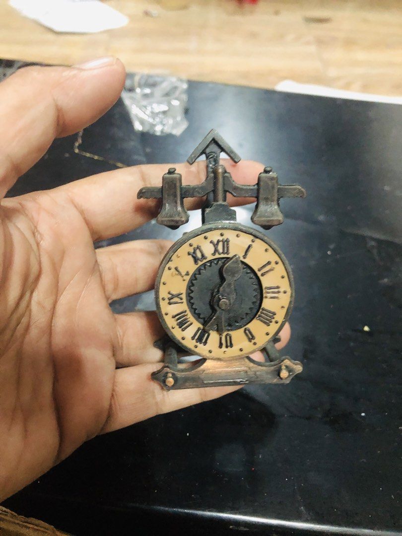 Vintage Style mini clock design sharpenerNumerals (Category: Clocks) located in Manila. Submitted by noemiaspa1702 (Listing ID 1457427209, Image 1). Description: - Cool vintage-style desk clock - Features Roman numerals on the face - Intricate gears visible from the side - Made of metal with a bronze-like finish - Great for a desk or shelf - Unique decorative piece.