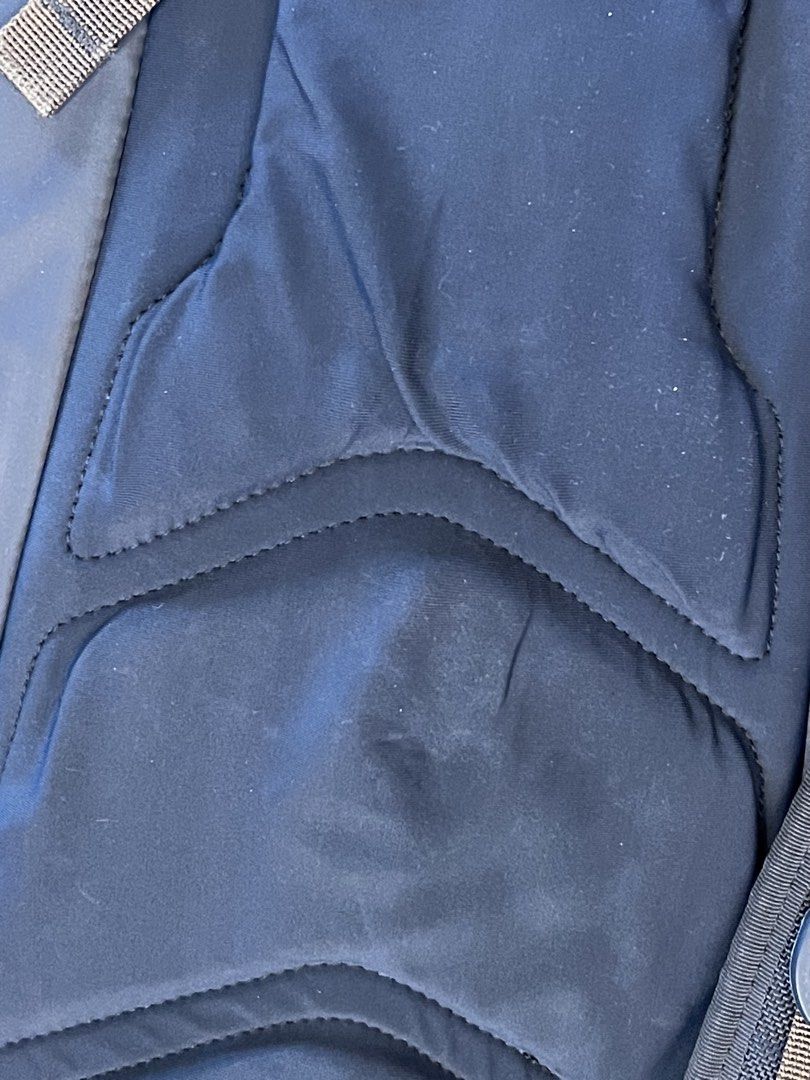 Visvim backpack （分類：背包）位於 Hong Kong。 由 aries666666 提交（商品編號 1457364882，圖片 10）。簡介： 買咗好耐，拉鍊側跟有披口。。