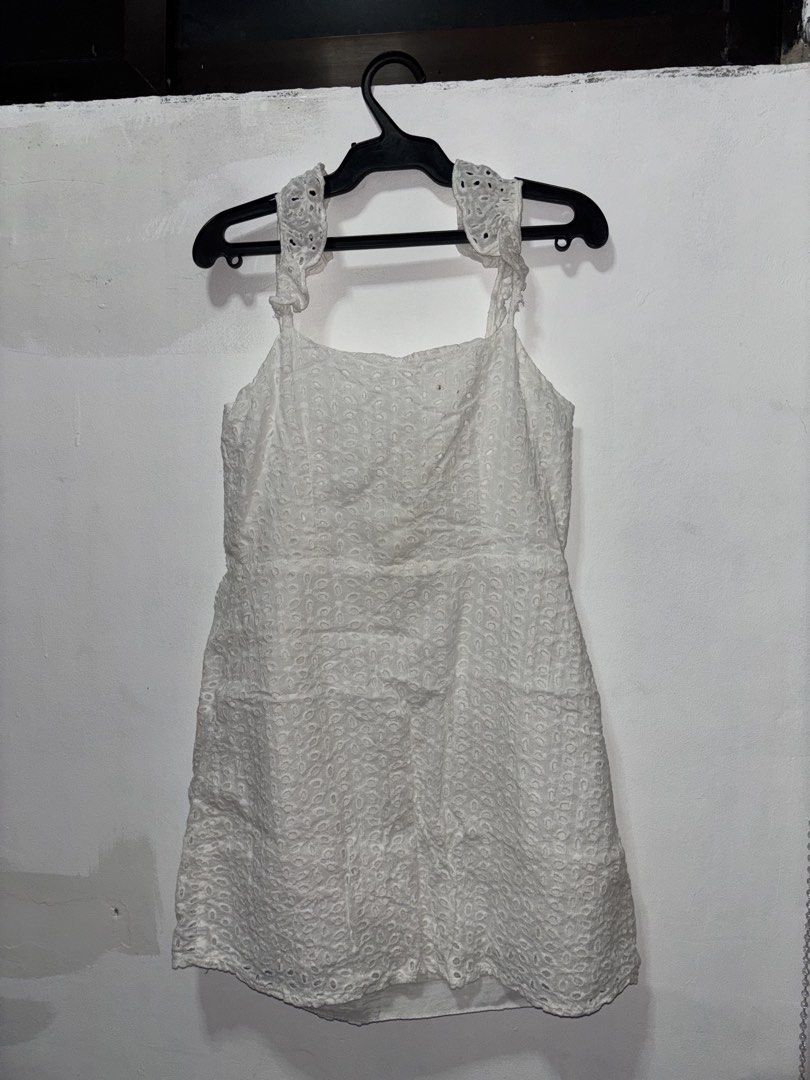 White Babydoll Dress (Category: Dresses) located in San Mateo. Submitted by guddaze (Listing ID 1457515695, Image 1). Description: Small to medium Length: 29 inch With inner lining For reference, l'm 5"5, 58kg, 28 inch waistline Shipping can be done via J&T Express, and the shipping fee will be shouldered by the buyer. Location: San Mateo, Rizal Mode of payment: GCash or Maya.