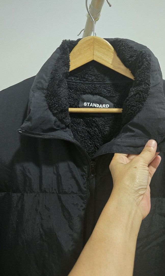 Winter jacket (Category: Coats, Jackets and Outerwear) located in Semenyih. Submitted by melati349 (Listing ID 1457396010, Image 3). Description: Puffer full fleece lining Black full zipper Dada 48 www.wasabie 601110094349.