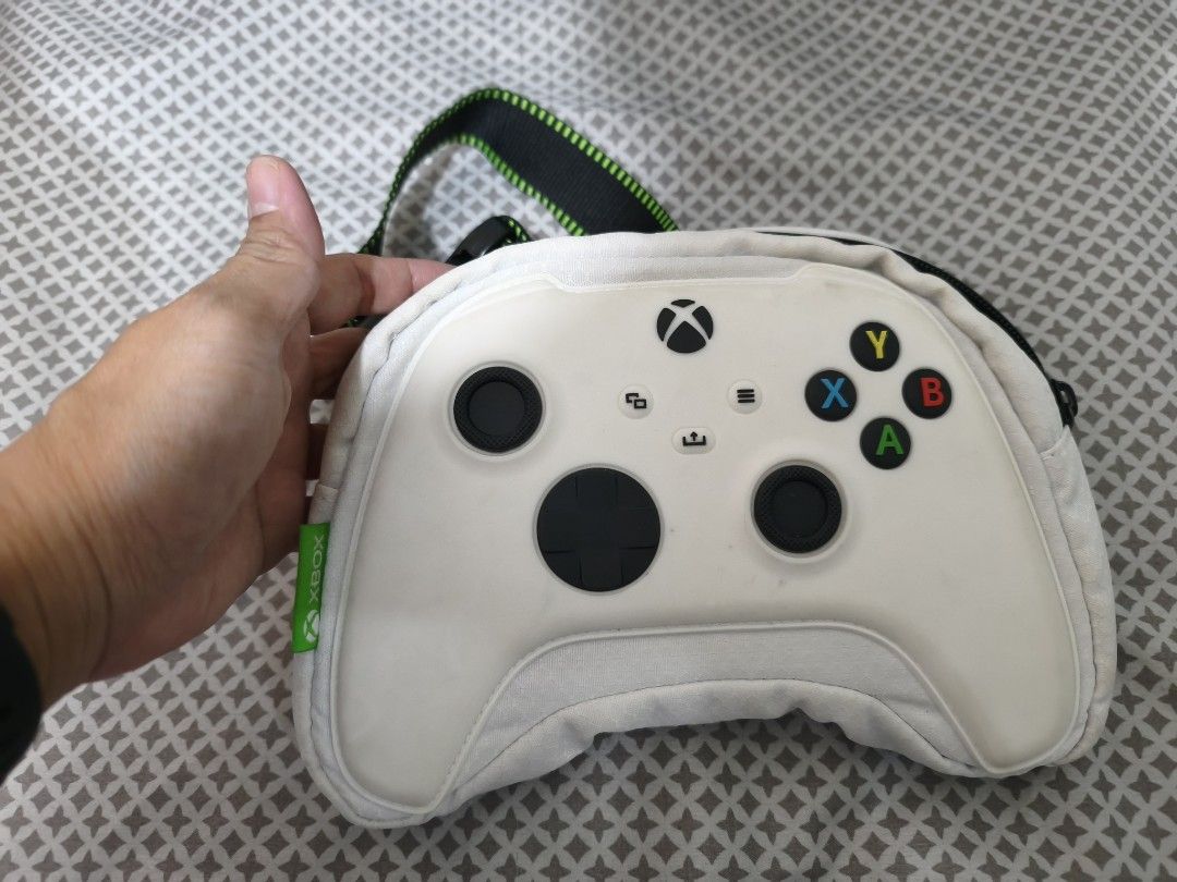 Xbox Controller Pouch Bag with Strap (Category: Controllers) located in Quezon City. Submitted by tajima (Listing ID 1457361273, Image 1). Description: - Zara Unique Xbox controller design - Durable pouch for controllers and accessories - Black and green strap for easy carrying - Secure zipper closure - Protect your gear on the go.