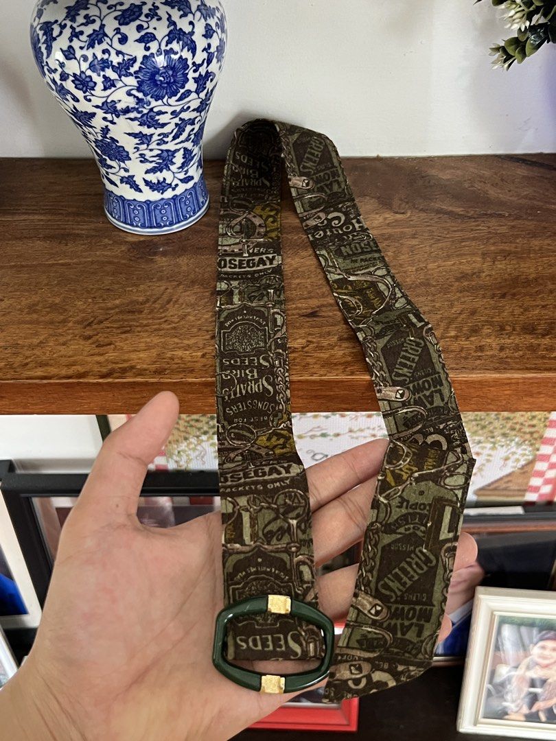 Y2K JAPAN BELT (Category: Belts) located in Solano. Submitted by aljoners (Listing ID 1457372493, Image 2). Description: Size: SMALL Color rate: 10/10 Condition: 10/10 Issue/s: None - can fit up to 24-27 “Color may vary due to lighting”.