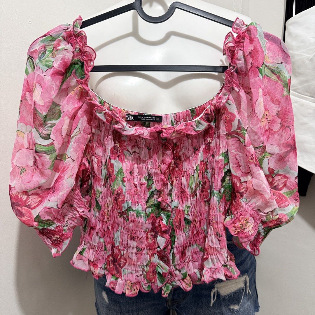 Zara puff sleeves top (Category: Blouses) located in Baguio. Submitted by baguiogurl2 (Listing ID 1457406610, Image 2). Description: Fits medium Fixed price No when worn.