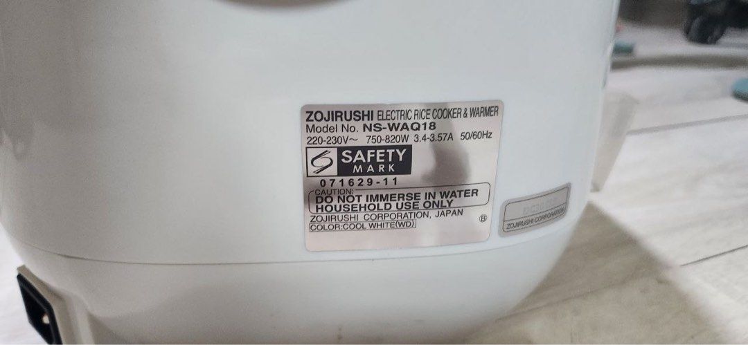 Zojirushi Rice Cooker (10 cups) (Category: Cookers) located in Makati City. Submitted by domsgana (Listing ID 1457425467, Image 2). Description: .