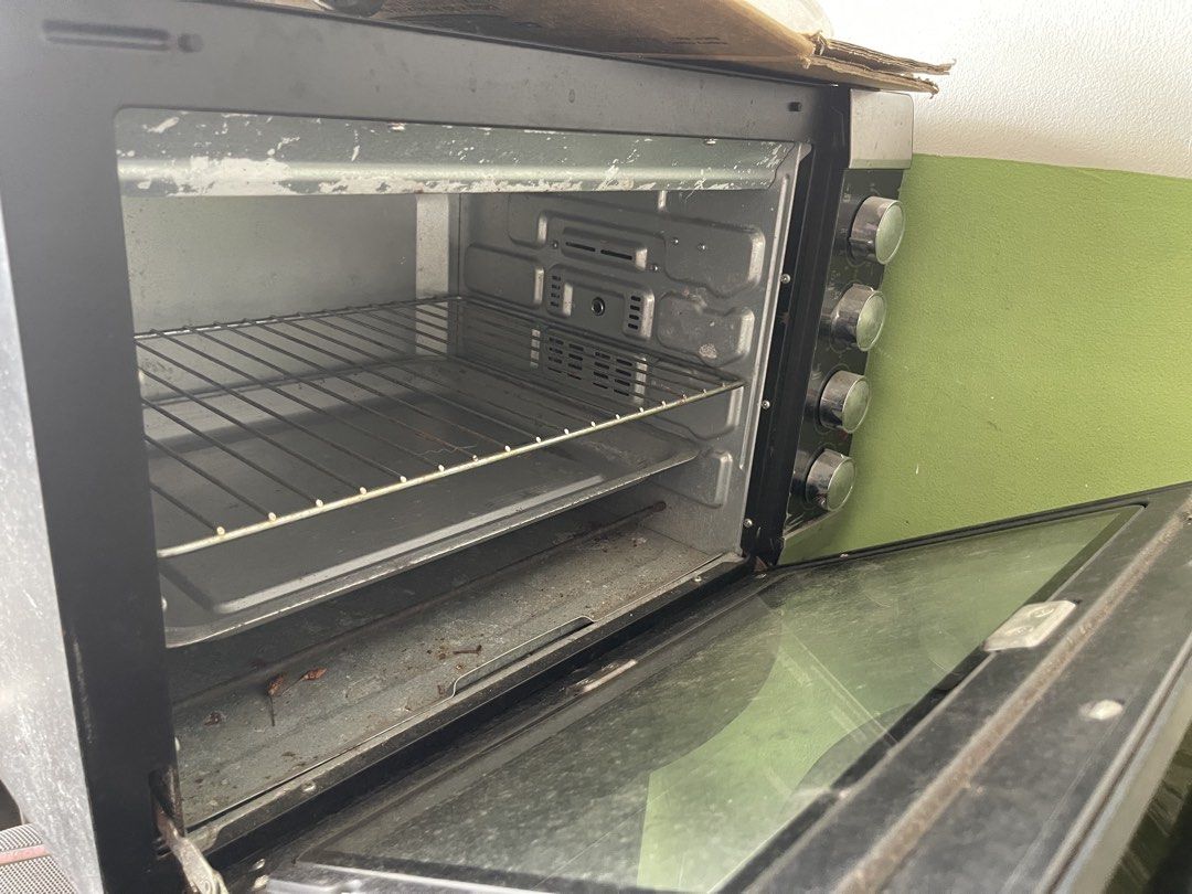 2pcs Oven (Category: Ovens & Toasters) located in Manila. Submitted by rosechan429 (Listing ID 1457593730, Image 1). Description: 2 oven for baking For 2k each.