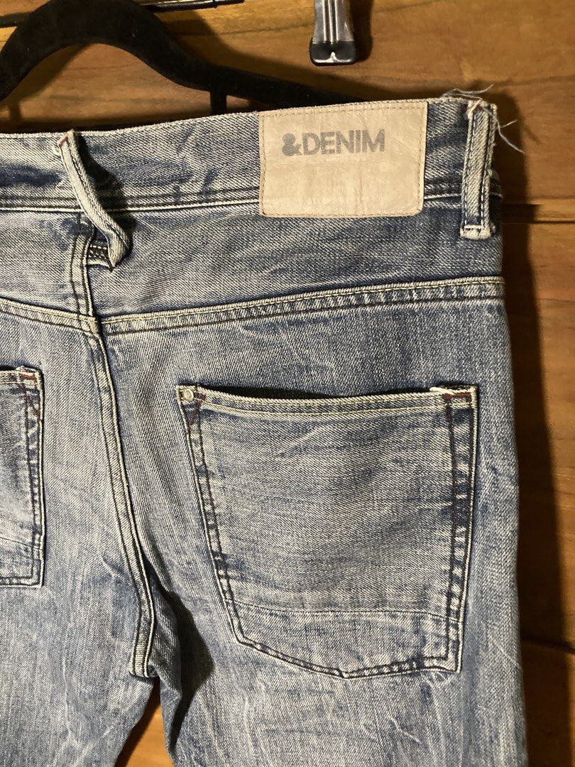 ₱10 + Shipping Fee. (Category: Jeans) located in Batangas. Submitted by declutteringvon (Listing ID 1457663031, Image 3). Description: H&M Slim fit, fits 30-31 waist, button fly, hard denim, declutter..