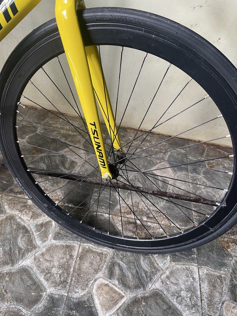 700c wheelset for fixie (Category: Bicycles) located in Manila. Submitted by akosiseannagbebenta (Listing ID 1457673946, Image 2). Description: 700c stock wheelset for fixie 25c both tires compass rear chaoyang front issue: scratches.
