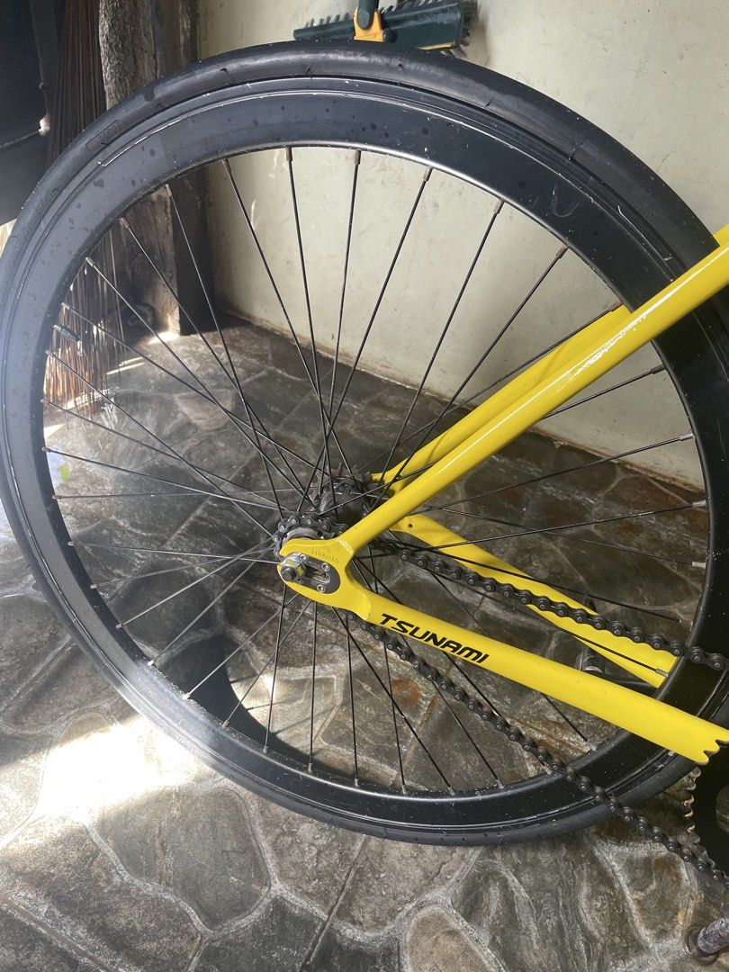 700c wheelset for fixie (Category: Bicycles) located in Manila. Submitted by akosiseannagbebenta (Listing ID 1457673946, Image 1). Description: 700c stock wheelset for fixie 25c both tires compass rear chaoyang front issue: scratches.