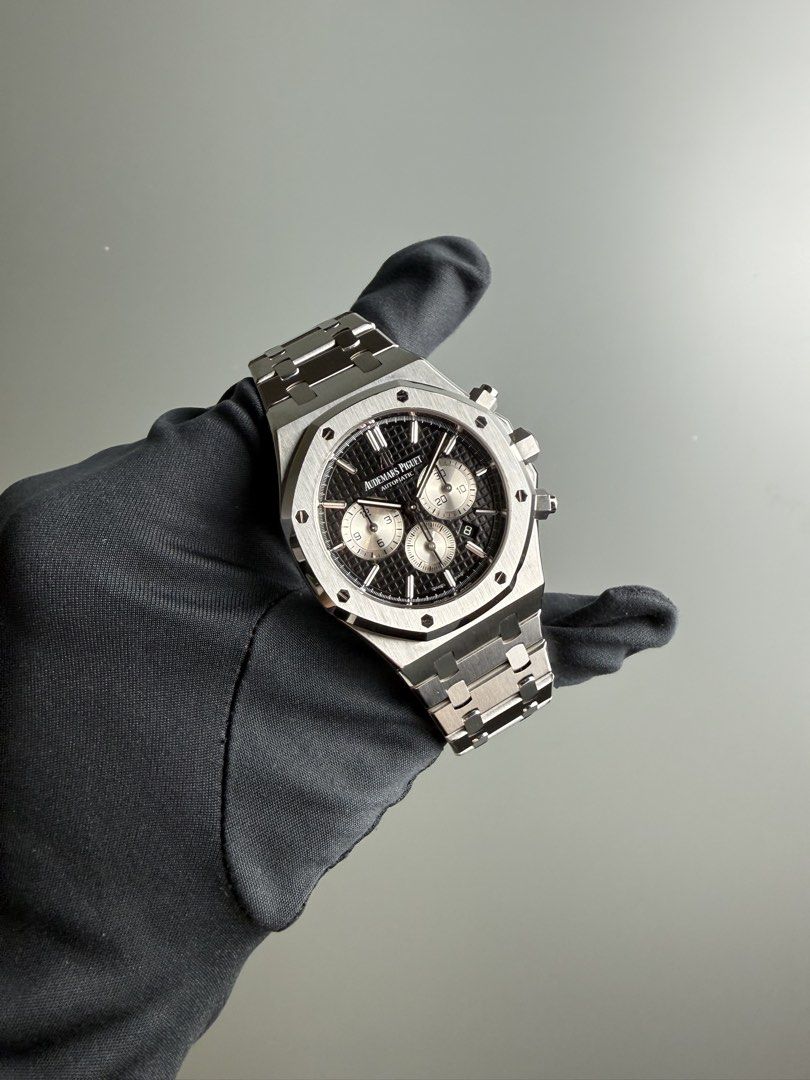 [ LNIB 2019 ⚫️ ] AP 26331ST Black Dial Royal Oak Chronograph Audemars Piguet 26331 (Category: Watches) located in Singapore. Submitted by bayfort (Listing ID 1457541622, Image 2). Description: Subscribe to Bayfort Tele-gram Community for Exclusive Deals & Clearance Sales (QR code in second last picture) Model: 26331ST Dated: 2019 Case Size: 41mm Comes with: Full Set Condition: Lightly Used, Mint Condition Original Box: Yes Original Cert: Yes ————
