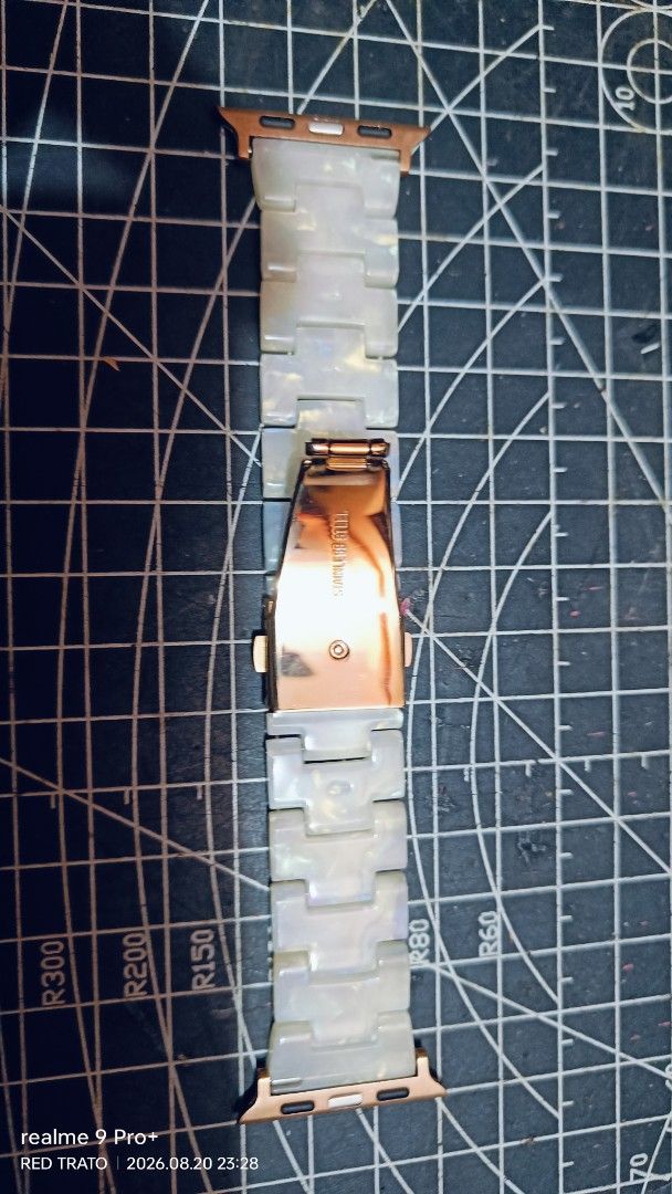 💯 White Marble Ceramic Band for Apple Watch Rose Gold Buckle (Category: Wearables & Smart Watches) located in General Mariano Alvarez. Submitted by randzwurkz85264 (Listing ID 1457515744, Image 2). Description: Pearlescent white marble resin link watch band for Apple Watch features rose gold-toned stainless steel hardware - Rose gold buckle closure - Compatible with Apple Watch models - Adds a unique and stylish touch to your watch.