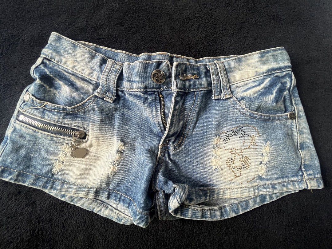 AIDV Maong Short (Category: Shorts) located in Manila. Submitted by swift_tiny_treasure (Listing ID 1457552293, Image 1). Description: .
