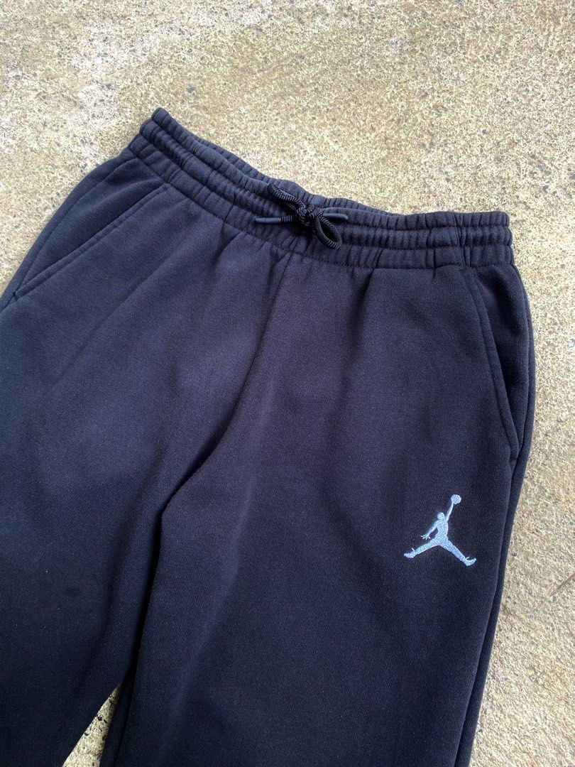 Air Jordan Jumpman Jogger (Category: Joggers) located in Bayombong. Submitted by fliptique (Listing ID 1457637937, Image 3). Description: Air Jordan Jumpman Jogging Pant Excellent Condition Size on Tag : Large Waist : 26”-33” Inseam Length : 26” Leg Length : 35.5” Leg Opening : 4” Color Rate : 10 Issue : ❌❌❌ 680 + sf Nueva Vizcaya Loc Hit a message if interested .