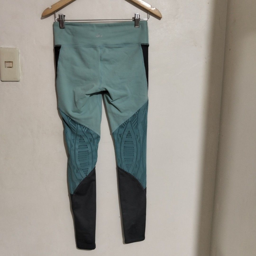 Alo leggings small bundle (Category: Activewear) located in Subic. Submitted by petitecorner22 (Listing ID 1457533364, Image 3). Description: 2 for 500 these are small leggings true to size fabric ok garter ok used but not abused.