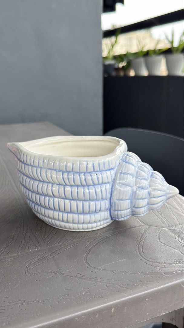 Anko Shell Ceramic Candle (Category: Home Improvement Tools & Accessories) located in Quezon City. Submitted by cess.adams (Listing ID 1457694694, Image 1). Description: .