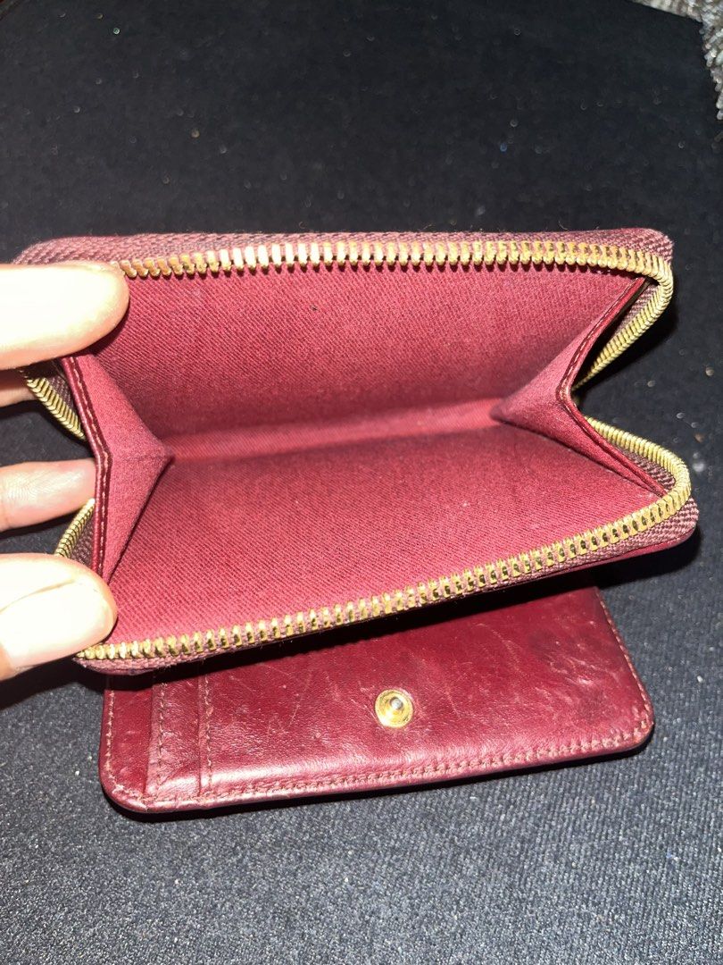 a.p.c rue madame paris (Category: Luxury Bags & Wallets) located in Marawi City. Submitted by fixation_05 (Listing ID 1457623388, Image 3). Description: apc wallet genuine pure leather 1fold pocket minimal robs.