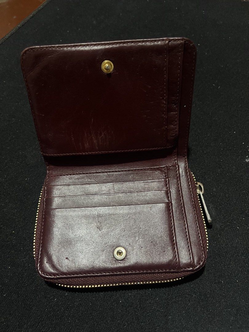 a.p.c rue madame paris (Category: Luxury Bags & Wallets) located in Marawi City. Submitted by fixation_05 (Listing ID 1457623388, Image 2). Description: apc wallet genuine pure leather 1fold pocket minimal robs.