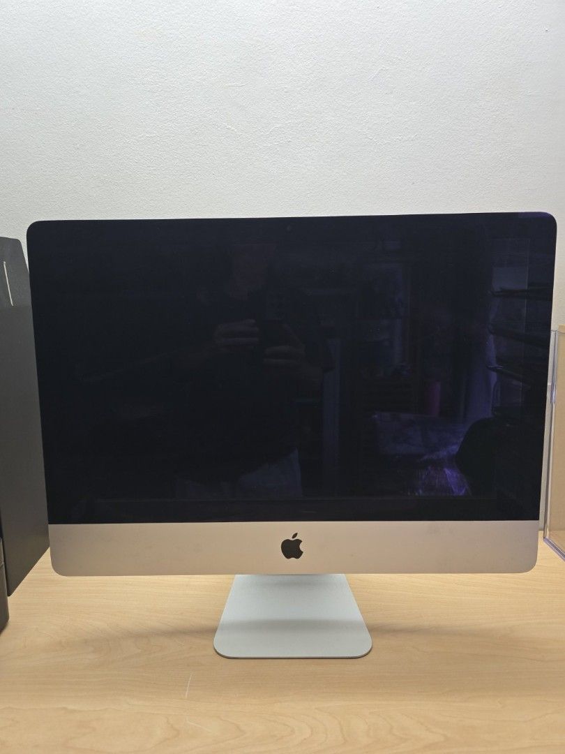 Apple iMac Desktop Computer with Keyboard and Mouse (Category: Desktops) located in Makati City. Submitted by caa888 (Listing ID 1457530643, Image 2). Description: - Apple iMac desktop computer - Includes original Apple keyboard - Includes original Magic Mouse - Ideal for work or home use - All necessary cables included - Ready for immediate setup and use - Feel free to ask any questions!.