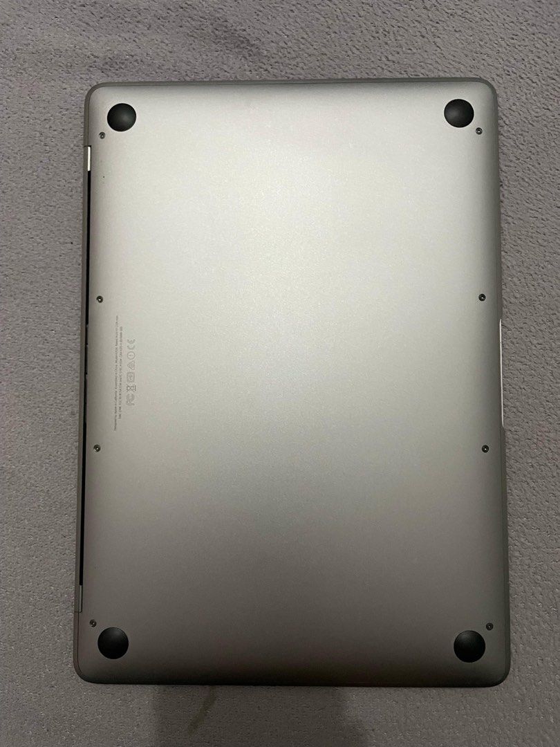 Apple MacBook A1534 Silver (with defect) (Category: Laptops & Notebooks) located in Mandaluyong City. Submitted by hltabunda (Listing ID 1457684034, Image 3). Description: REFORMATTED - Silver Apple MacBook - Model: A1534 - Unit: MacBook (Retina, 12-inch, Early 2015) REFER TO LAST PIC TO SEE COMPLETE SPECS WITH DEFECT (KEYBOARD NOT WORKING) - lady-owned - trackpad is working - makunat pa battery - free hard case (Php 1,XXX price) - no charger, un