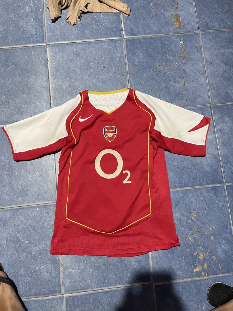 Vintage Arsenal home jersey 2004 (Category: Activewear) located in Bansalan. Submitted by thriftykiel.111 (Listing ID 1457552944, Image 2). Description: FS: Authentic Vintage Arsenal 2004-2005 Home Jersey (Invincibles Era) • Condition: 10/10 (Excellent vintage condition, pristine fabric, zero issues, no pulls, no sponsor cracks) • Size: Small (S) Adult / Youth Large • Measurements: 17” Pit-to-Pit (Width) × 23” Length • Nameset: Plain (No name and