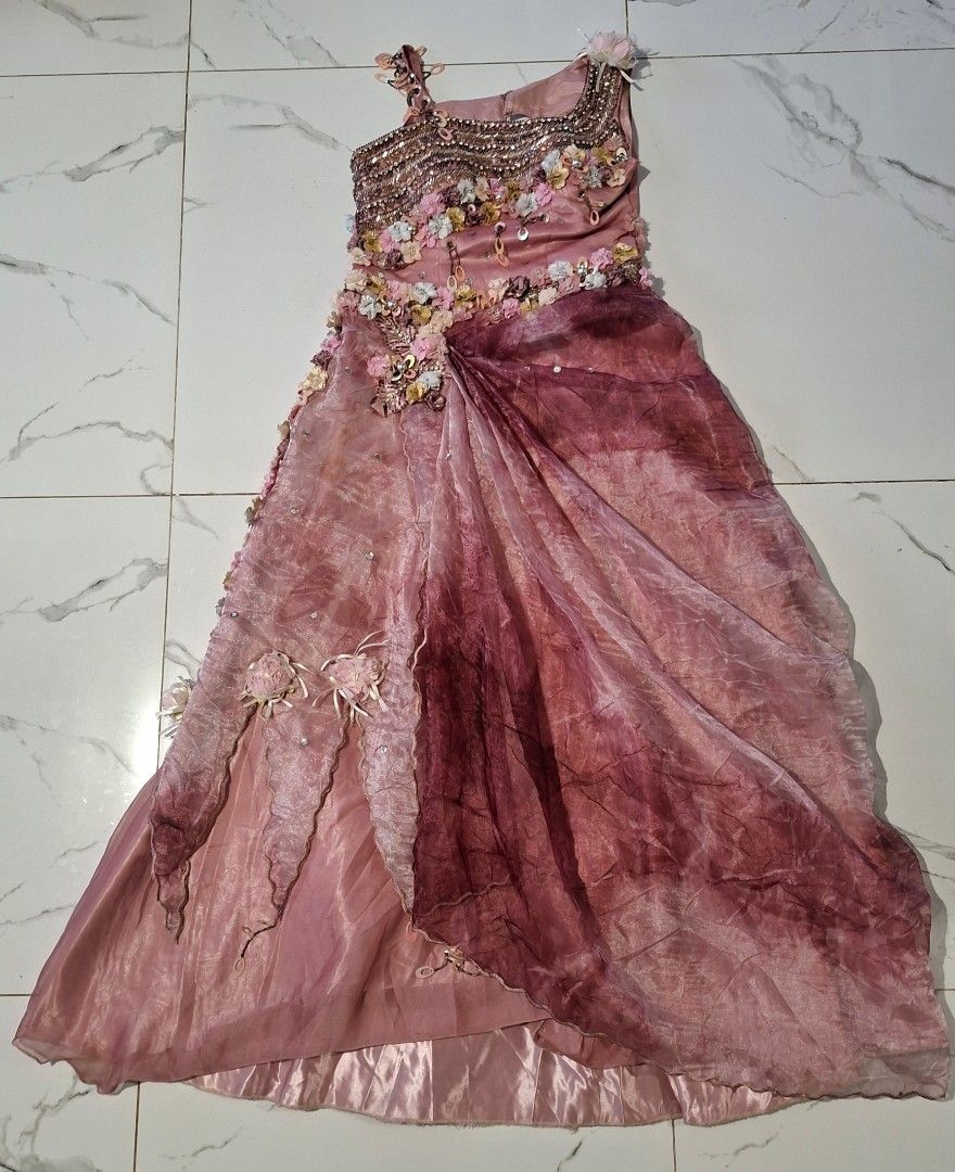 asymmetrical fairycore pink gown (Category: Evening dresses & gowns) located in Masinloc. Submitted by juancarlob98860 (Listing ID 1457579683, Image 1). Description: Asymmetrical fairycore pink gown an ornate, floor-length formal gown or pageant dress designed with an asymmetrical, multi-textured aesthetic in shades of pink, rose, and deep mauv. Dimes: 16x49 Excellent Condition.