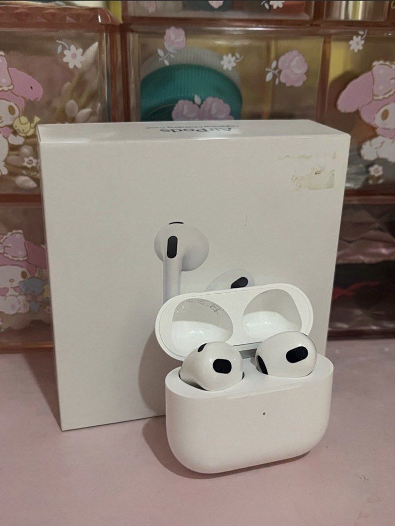 Authentic Apple Airpods 3 (Category: Earphones) located in Cainta. Submitted by melosylv (Listing ID 1457630106, Image 1). Description: - right pod doesnt charge (needs repair - probably a hardware issue) - left pod is fully functioning - just bought last 2024 - can show receipt for authenticity - w box but no charger.
