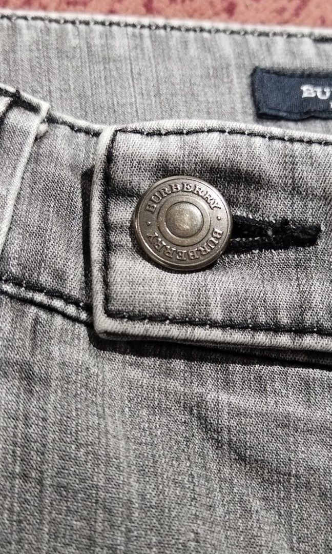 Authentic Burberry Knee Jeans for Ladies (Category: Jeans) located in Baguio. Submitted by shopdailybasket (Listing ID 1457641846, Image 2). Description: Authentic 💯 Waist 26 inches Hip 34 inches Length 28 inches.