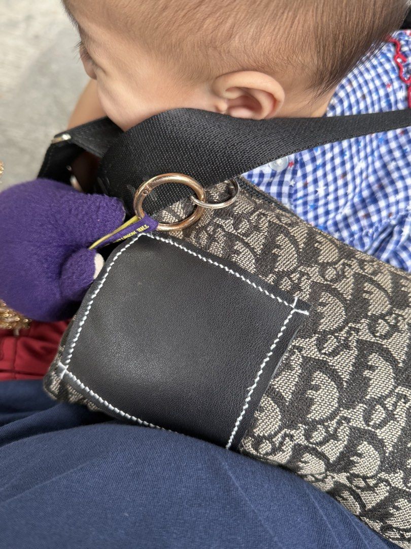 Authentic Dior (Category: Cross-body Bags) located in Manila. Submitted by reg08 (Listing ID 1457538394, Image 2). Description: .