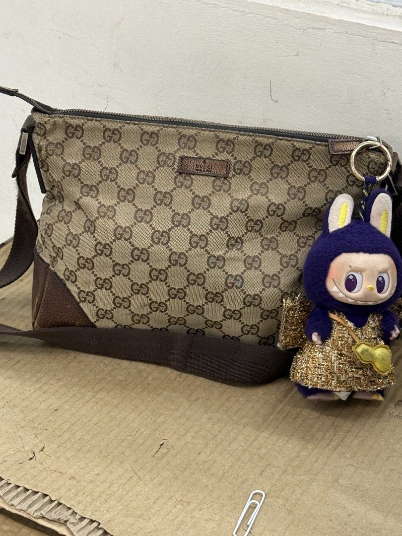 Authentic Gucci (Category: Cross-body Bags) located in Manila. Submitted by reg08 (Listing ID 1457575468, Image 1). Description: .