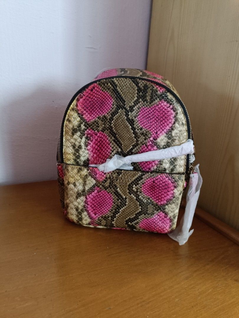 Backpack (Category: Backpacks) located in Singapore. Submitted by gym_2020 (Listing ID 1457629044, Image 3). Description: Item Authentic! Item in good condition! Size: 24CMx19CMx10CM.