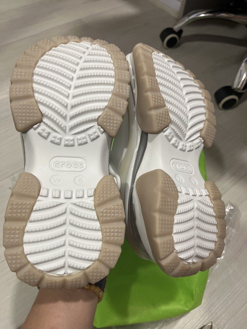 Bae Clogs Off White Crocs with Translucent Sole - Size 6 (Category: Slippers and slides) located in Pasig City. Submitted by melaiski28 (Listing ID 1457609026, Image 3). Description: - White Crocs Classic Clogs - Women's Size 6 - Features a cool translucent sole - Includes the iconic pivoting strap - Signature Crocs comfort for all-day wear - Comes with a complimentary green reusable bag - Ideal for everyday casual outings.