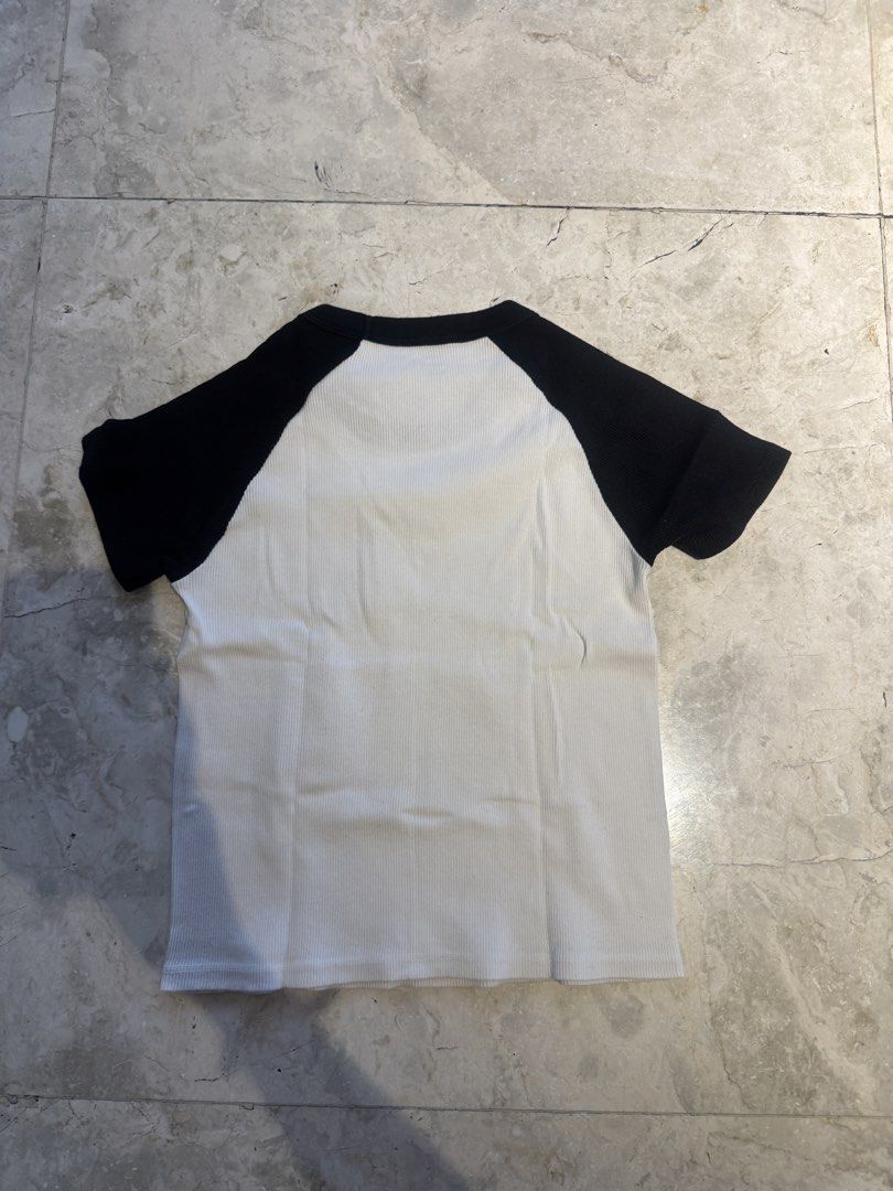 Brandy Melville Basement Studio New York Graphic T-shirt (Category: Shirts) located in Manila. Submitted by shrimpdaddy77 (Listing ID 1457601647, Image 3). Description: PURCHASED BEFORE UPSIZING No stains.