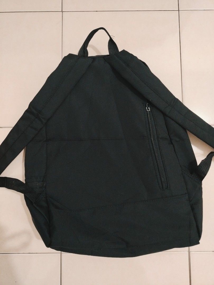 Basic black Backpack (Category: Backpacks) located in Temerloh. Submitted by luffyisgoat (Listing ID 1457619739, Image 2). Description: MEDIUM SIZED SIMPLE AND CLASSIC STUDENT BLACK BACKPACK WITH MANY COMPARTMENT -Still brand new but 9/10 condition -TNG / duitnow -COD in Temerloh only -Price is not including shipping DM if interested..