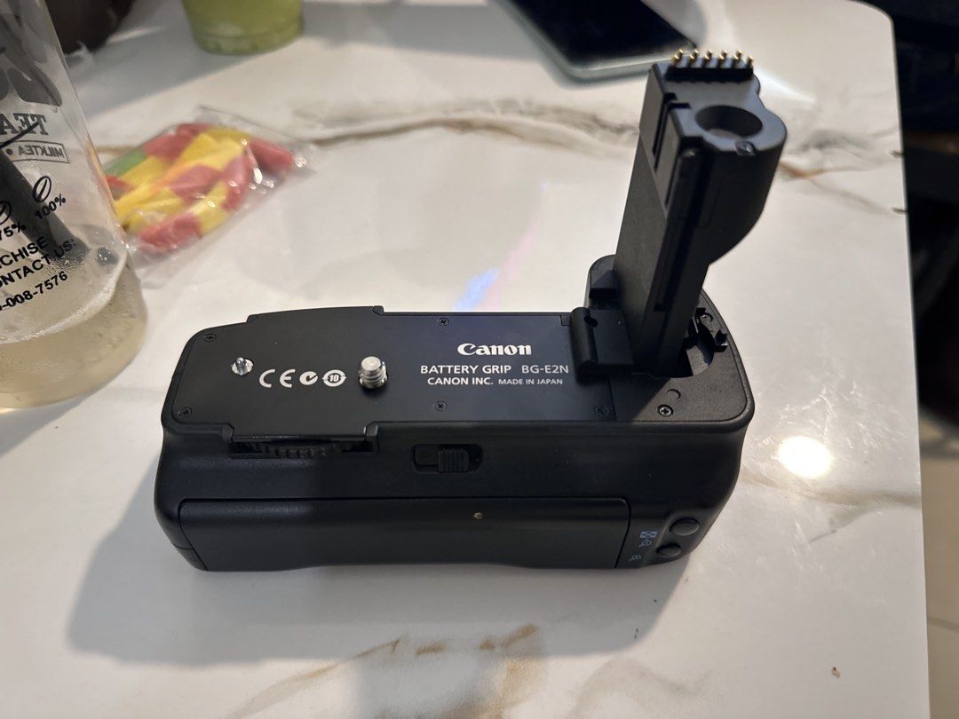 Battery grip for Canon 550d (Category: Batteries & Chargers) located in Manila. Submitted by zealstone_46c2c5 (Listing ID 1457660415, Image 3). Description: No issue .
