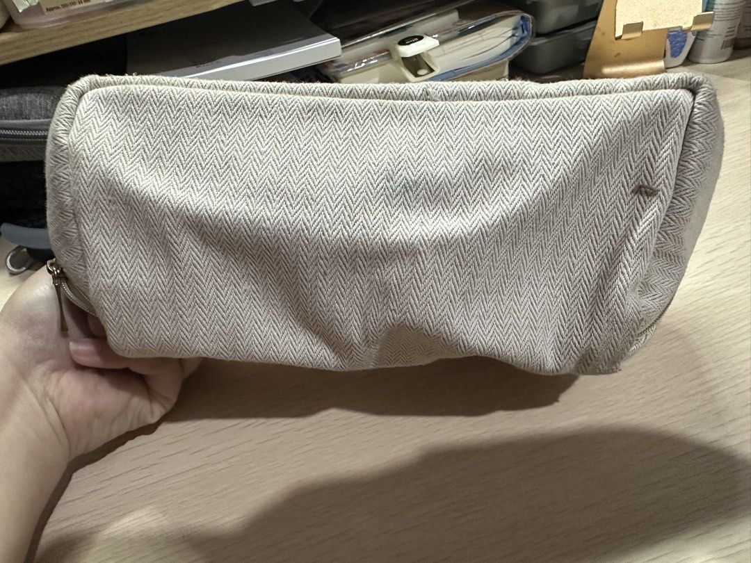 Beige Makeup pouch (Category: Makeup) located in Manila. Submitted by shopkriscloset (Listing ID 1457693660, Image 2). Description: Rarely used Flaws: stains inside Rfs: decluttering ‼️PLEASE READ BEFORE PLACING AN OFFER: 🩵Please be patient and respectful. 🤗 If I don’t get to reply immediately, I might be working. 🧡Please REFRAIN from making an offer if you do not intend to complete the purchase. 🧡Kindly read the description for more details 