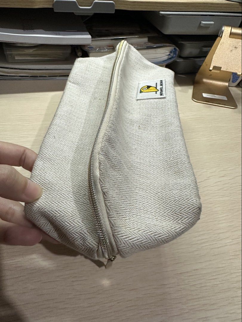 Beige Makeup pouch (Category: Makeup) located in Manila. Submitted by shopkriscloset (Listing ID 1457693660, Image 1). Description: Rarely used Flaws: stains inside Rfs: decluttering ‼️PLEASE READ BEFORE PLACING AN OFFER: 🩵Please be patient and respectful. 🤗 If I don’t get to reply immediately, I might be working. 🧡Please REFRAIN from making an offer if you do not intend to complete the purchase. 🧡Kindly read the description for more details 