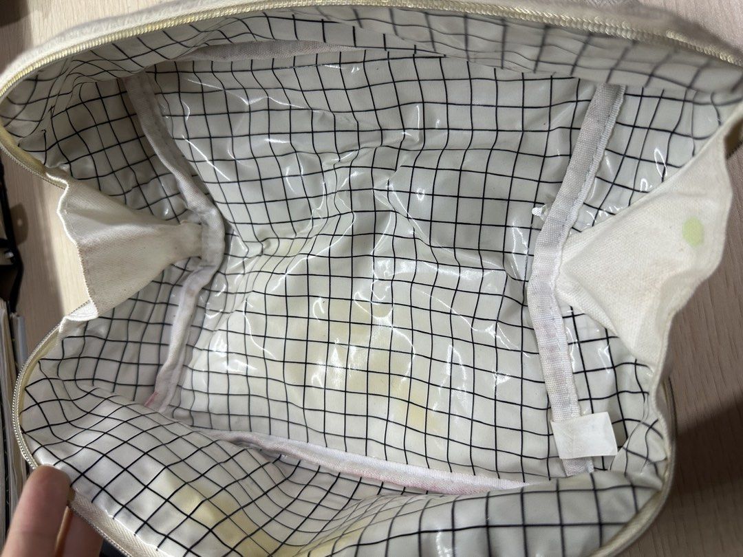 Beige Makeup pouch (Category: Makeup) located in Manila. Submitted by shopkriscloset (Listing ID 1457693660, Image 3). Description: Rarely used Flaws: stains inside Rfs: decluttering ‼️PLEASE READ BEFORE PLACING AN OFFER: 🩵Please be patient and respectful. 🤗 If I don’t get to reply immediately, I might be working. 🧡Please REFRAIN from making an offer if you do not intend to complete the purchase. 🧡Kindly read the description for more details 