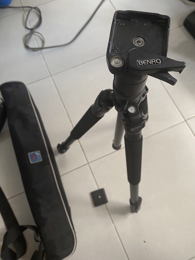 Benro Travel tripod (Category: Tripods & Monopods) located in Pasig City. Submitted by fransavery (Listing ID 1457544701, Image 1). Description: A300F Magnesium aluminum .