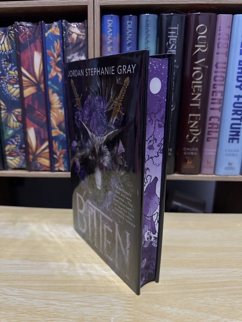 Bitten - Jordan Stephanie Gray (Deluxe) (Category: Storybooks) located in Mabalacat. Submitted by midnightreader11 (Listing ID 1457585774, Image 2). Description: .