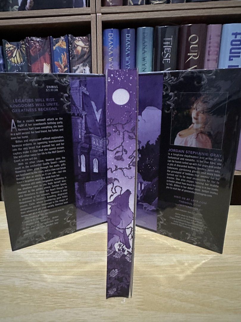Bitten - Jordan Stephanie Gray (Deluxe) (Category: Storybooks) located in Mabalacat. Submitted by midnightreader11 (Listing ID 1457585774, Image 3). Description: .